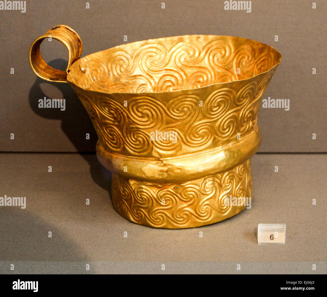 Griechenland Athen archäologische Nationalmuseum Beerdigung Cup Gold Mykene Stockfoto