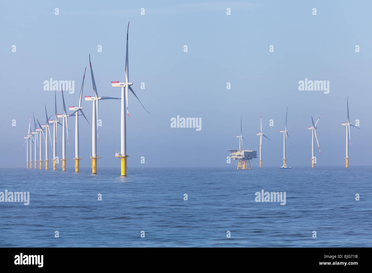 Borkum Riffgat Offshore Wind Farm, ca. 15 km nordwestlich von der deutschen Insel Borkum Stockfoto