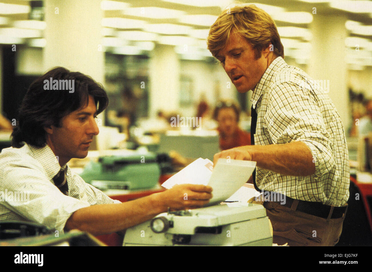 ALL THE PRESIDENT Männer 1976 Warner Bros Film mit Robert Redford und Dustin Hoffman auf der linken Seite Stockfoto