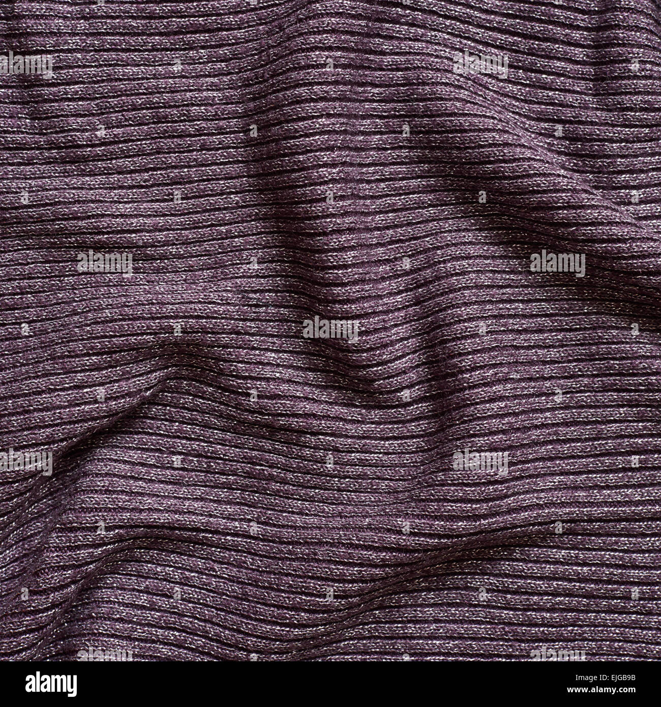 Gefaltete Tuch violett gestreift Stockfoto