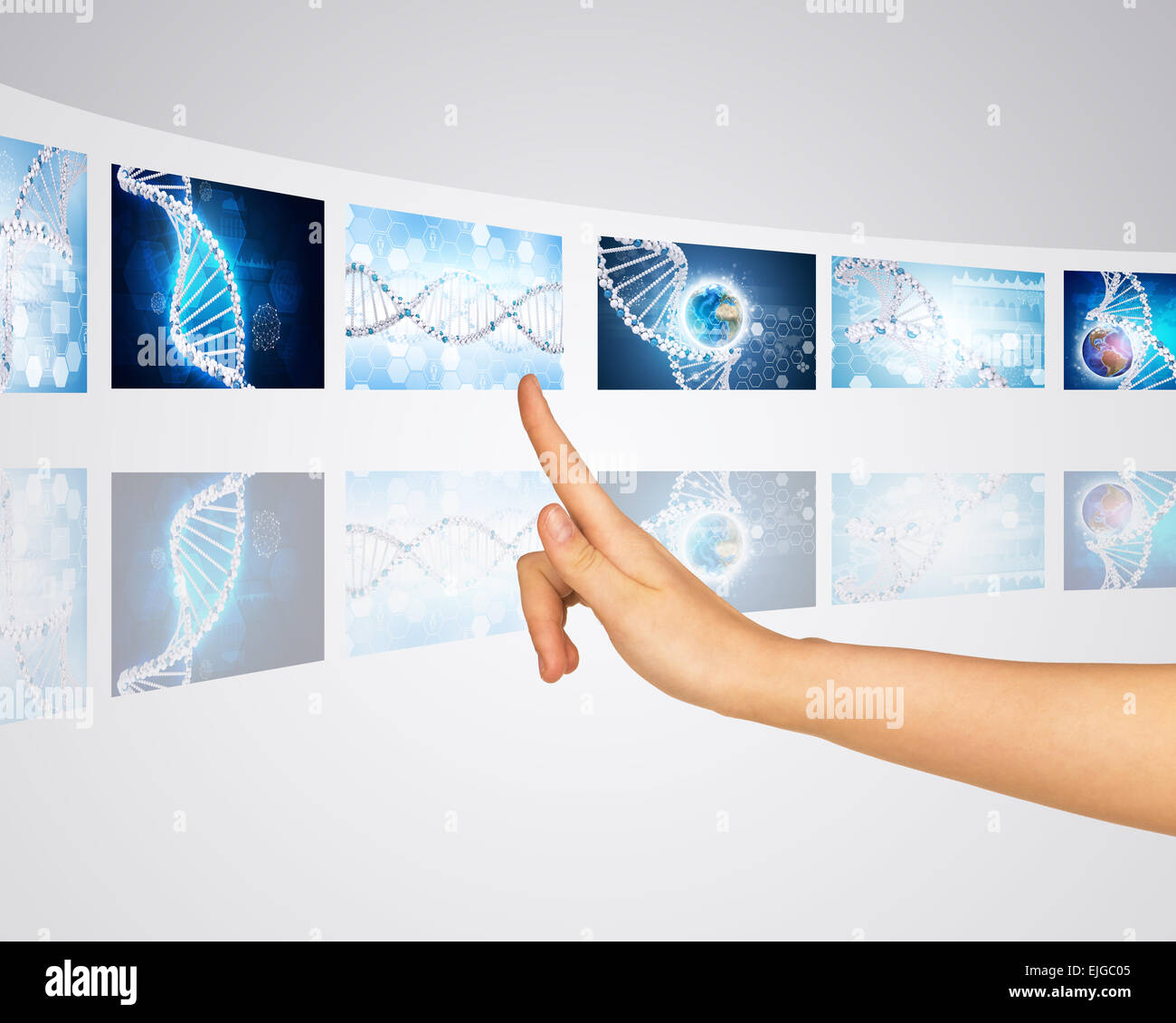 Thema Gene Erdkugel. Finger drückt eines virtuellen Bildschirmen Stockfoto