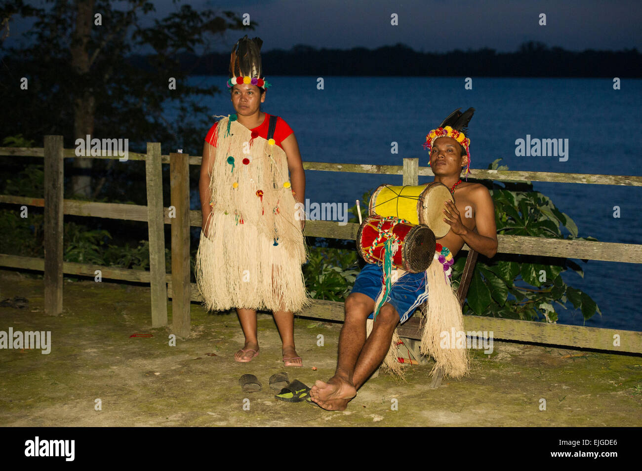 Musiker in einer indianischen Tanzgruppe, Apura, Suriname Stockfoto