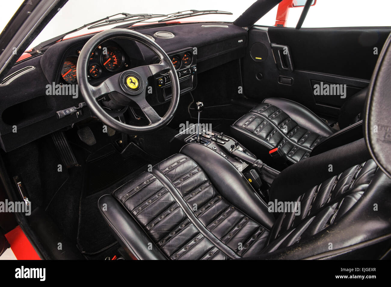 Ferrari 288 gto interior -Fotos und -Bildmaterial in hoher Auflösung ...