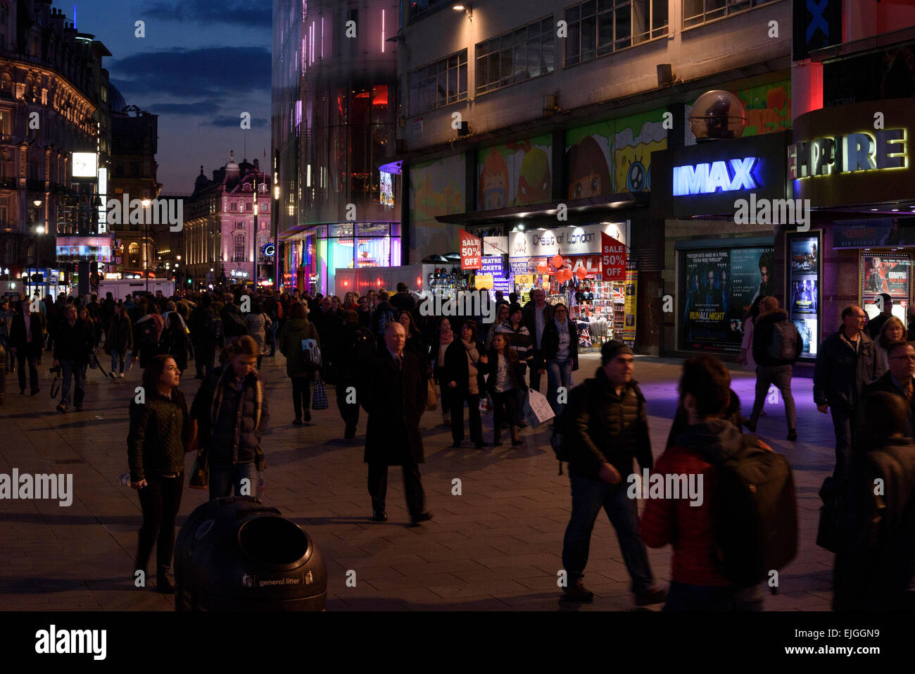 Londoner Leicester Square bei Nacht Stockfoto