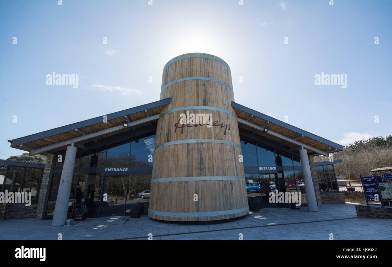 Truro, Cornwall, UK. 26. März 2015. Das neue Besucherzentrum bei Healey Cyder Farm, in der Zeit für Urlauber kommen nach Cornwall über Ostern geöffnet Die Anlage kostete 3,4 m bauen soll Besucher durch eine zusätzliche 100.000 dieses Jahr zu steigern. Bildnachweis: Simon Yates/Alamy Live-Nachrichten Stockfoto