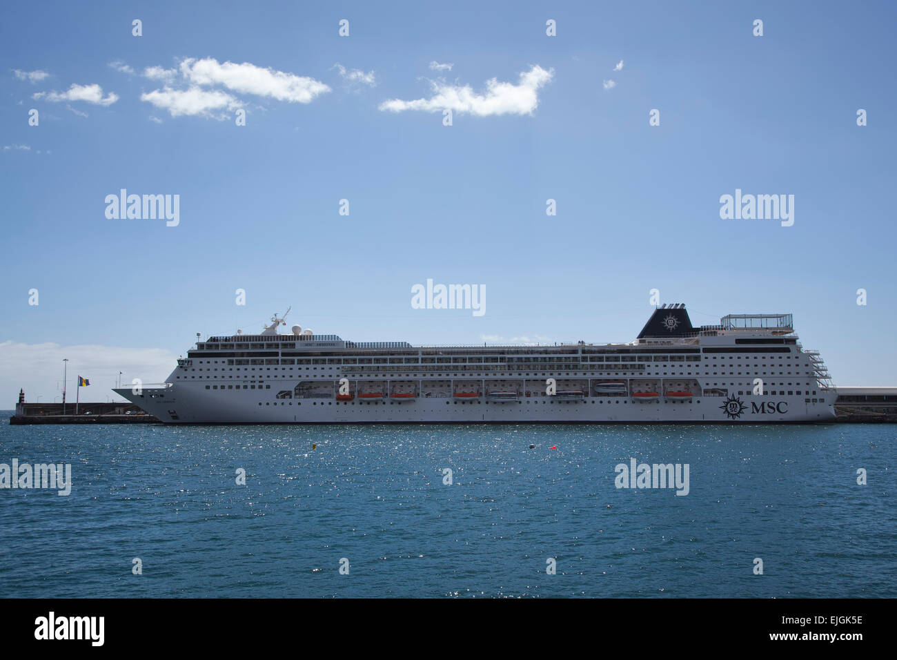 Italienische Kreuzfahrtschiff MSC Armonia im Hafen von Funchal Madeira Portugal angedockt Stockfoto
