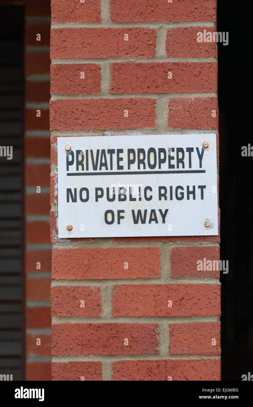 Private Property - keine öffentlichen Rechts von Wege-Schild an Wand befestigt Stockfoto