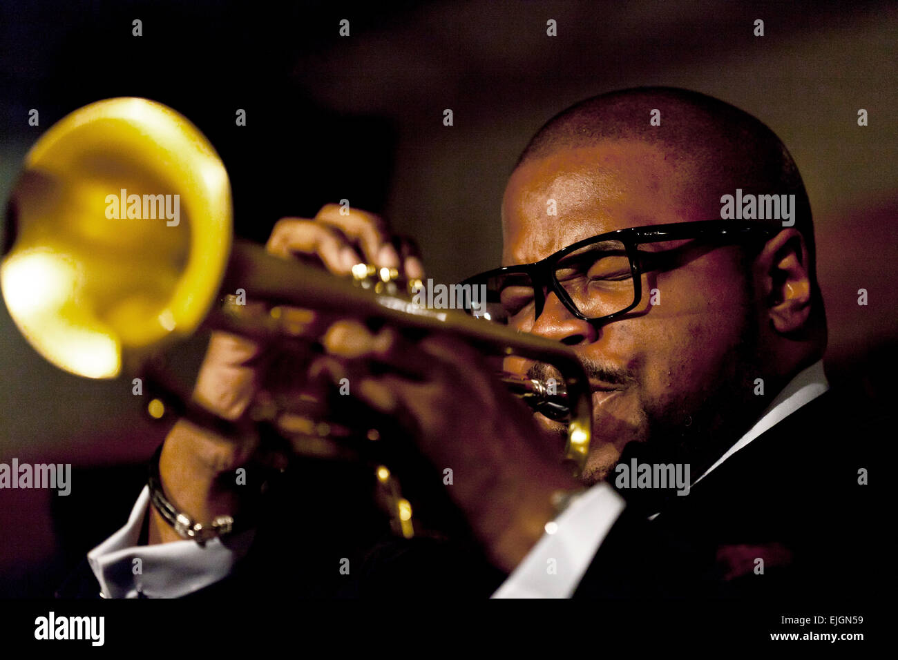 Jeremy Pelt auf seiner Trompete spielt 11. Februar 2015, Jazzhouse Montmartre, Kopenhagen, mit seiner Band, Jeremy Pelt Quintett. Das Konzert war Teil des Festivals Winterjazz 2015 die einige 450 Bands auf + 100 Locations aus 6 Februar – 22. featured Stockfoto