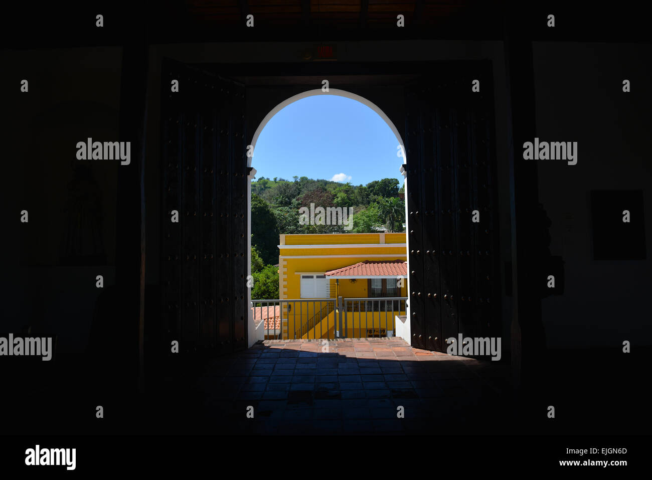 Blick von innen das Museum für religiöse Kunst Santo Domingo de Porta Coeli. San German, Puerto Rico. US-Territorium. Stockfoto