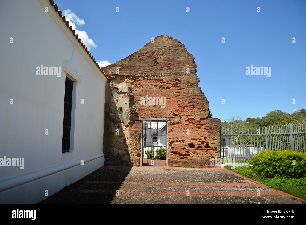 Ruine des ursprünglichen Gebäudes des Museum für religiöse Kunst. Santo Domingo de Porta Coeli. San German, Puerto Rico. Stockfoto