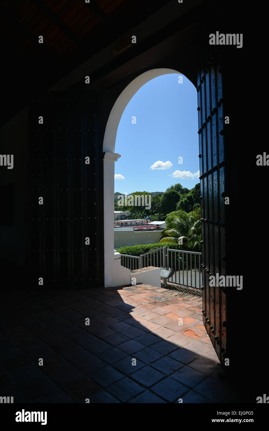 Blick von innen das Museum für religiöse Kunst Porta Coeli. San German, Puerto Rico. US-Territorium. Karibik-Insel. Stockfoto
