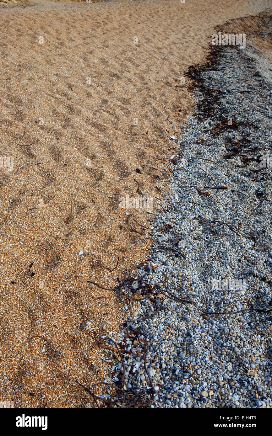 ändern Sie in den Kies am Strand von Durdle door Stockfoto