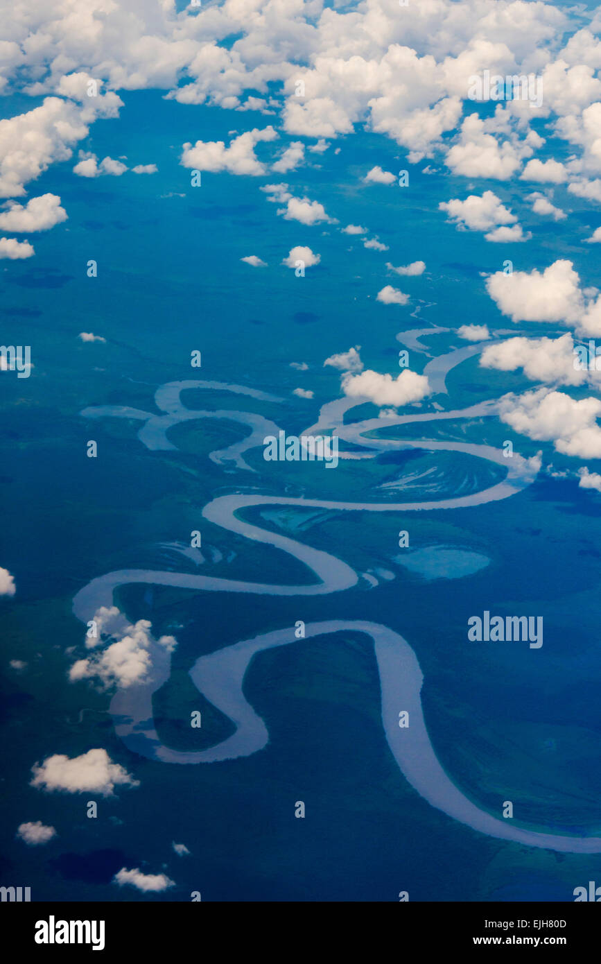 Luftaufnahme der Fluss schlängelt sich durch Island, Indonesien Stockfoto