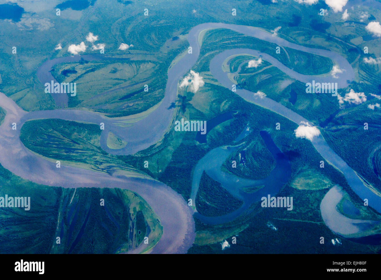Luftaufnahme der Fluss schlängelt sich durch Island, Indonesien Stockfoto