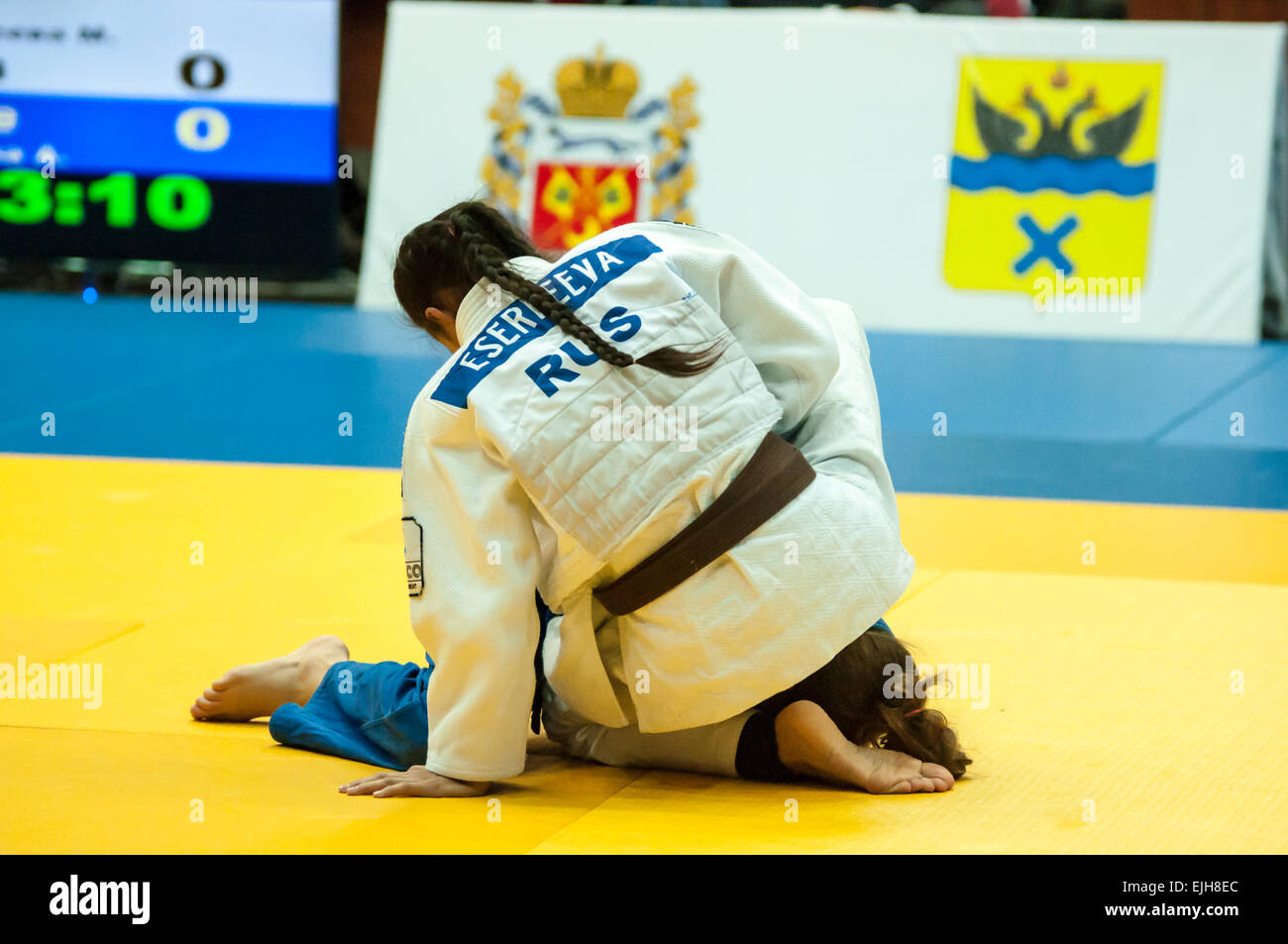 ORENBURG, ORENBURG Region, Russland, 29. Oktober 2014 Jahr. All-Russischen Judo-Turnier in Erinnerung an Viktor Chernomyrdin. Mädchen im Judo Stockfoto