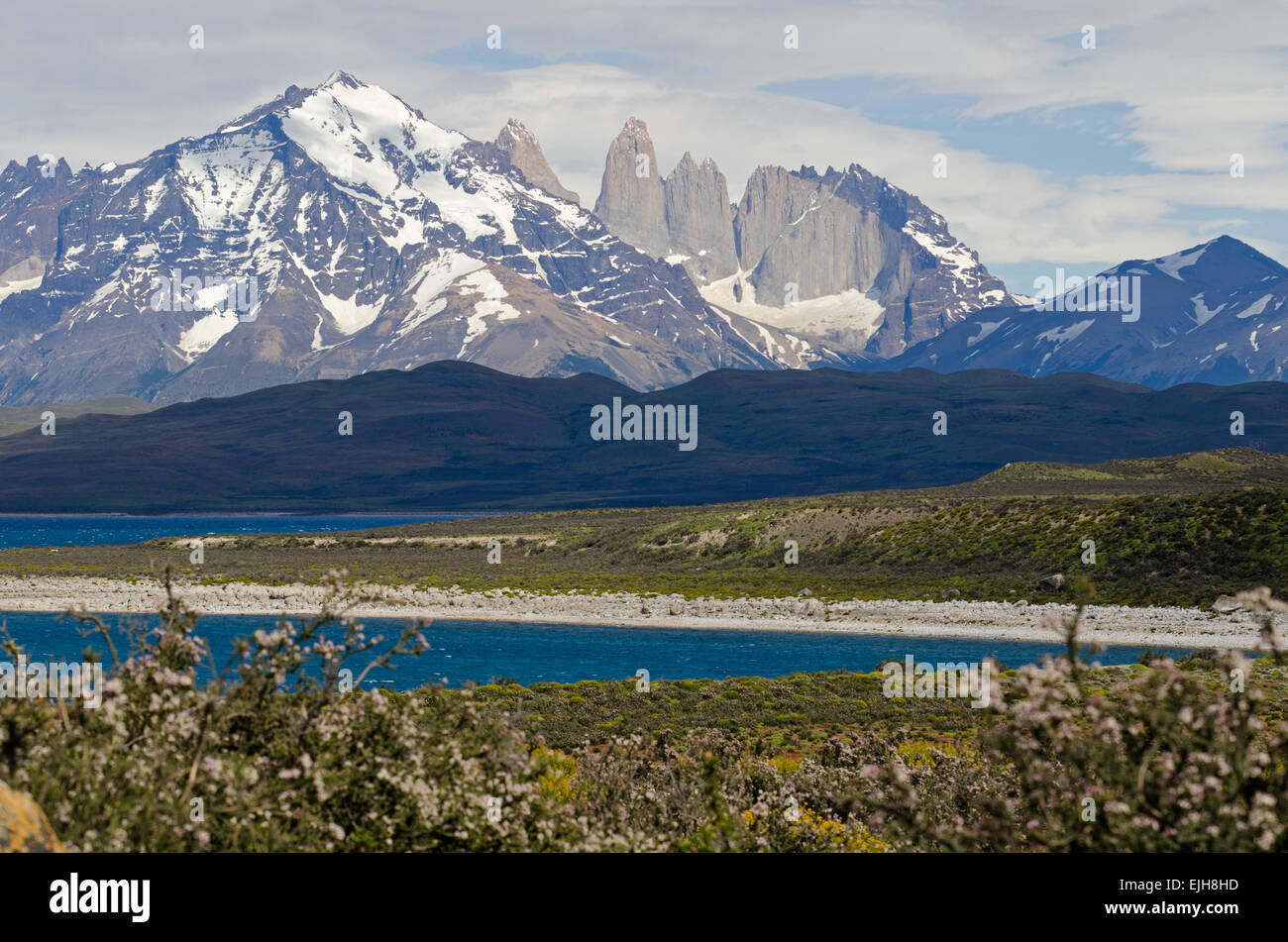 Die Türme von Paine vom Lago Sarmiento gesehen, Torres del Paine Nationalpark zum Unesco Biosphärenreservat in Patagonien, Chile Stockfoto