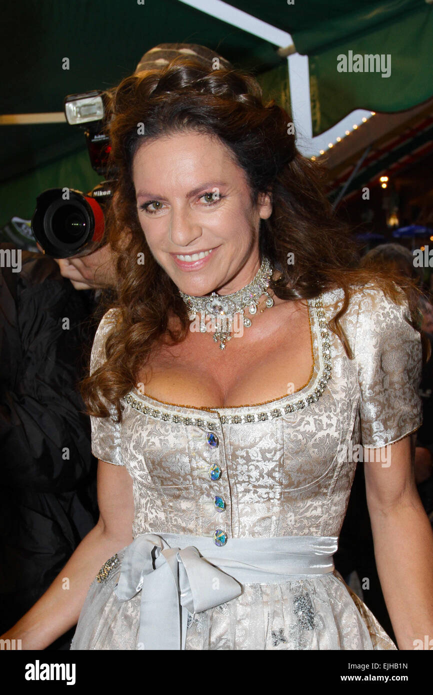 Prominente, die Teilnahme an der "Almauftrieb" bei Kaefer Zelt beim Oktoberfest auf der Theresienwiese mit: Christine Neubauer Where: München, Deutschland: 21 Sep 2014 Stockfoto