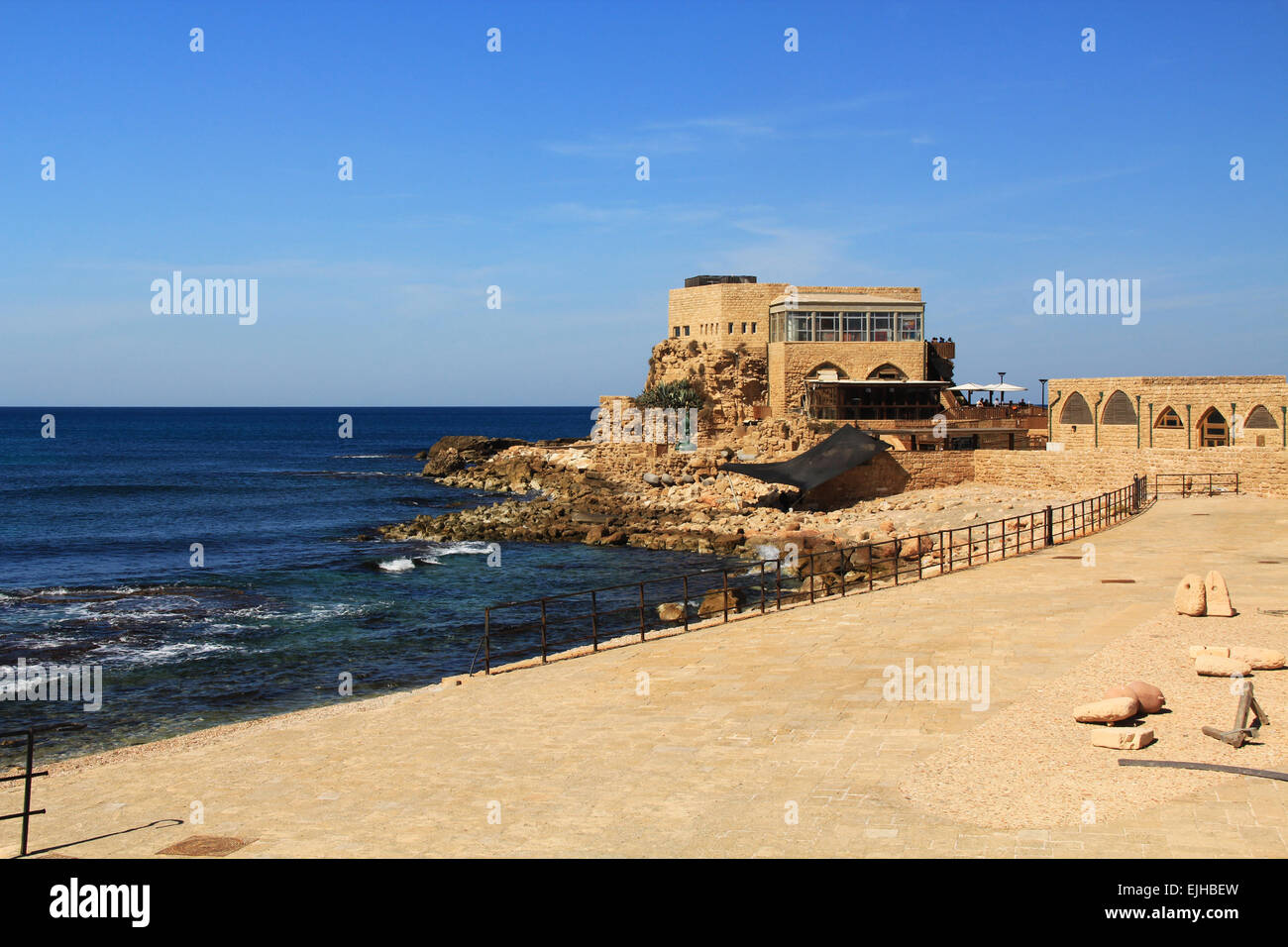 Restaurant am Hafen in Caesarea Maritima Nationalpark in Caesarea, Israel Stockfoto