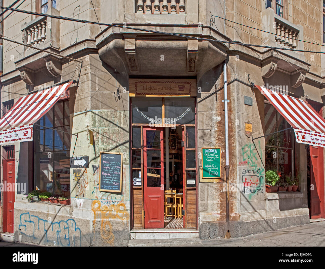 Frühstückscafé El Desayunador Eingangstür, Valparaiso, Chile Stockfoto