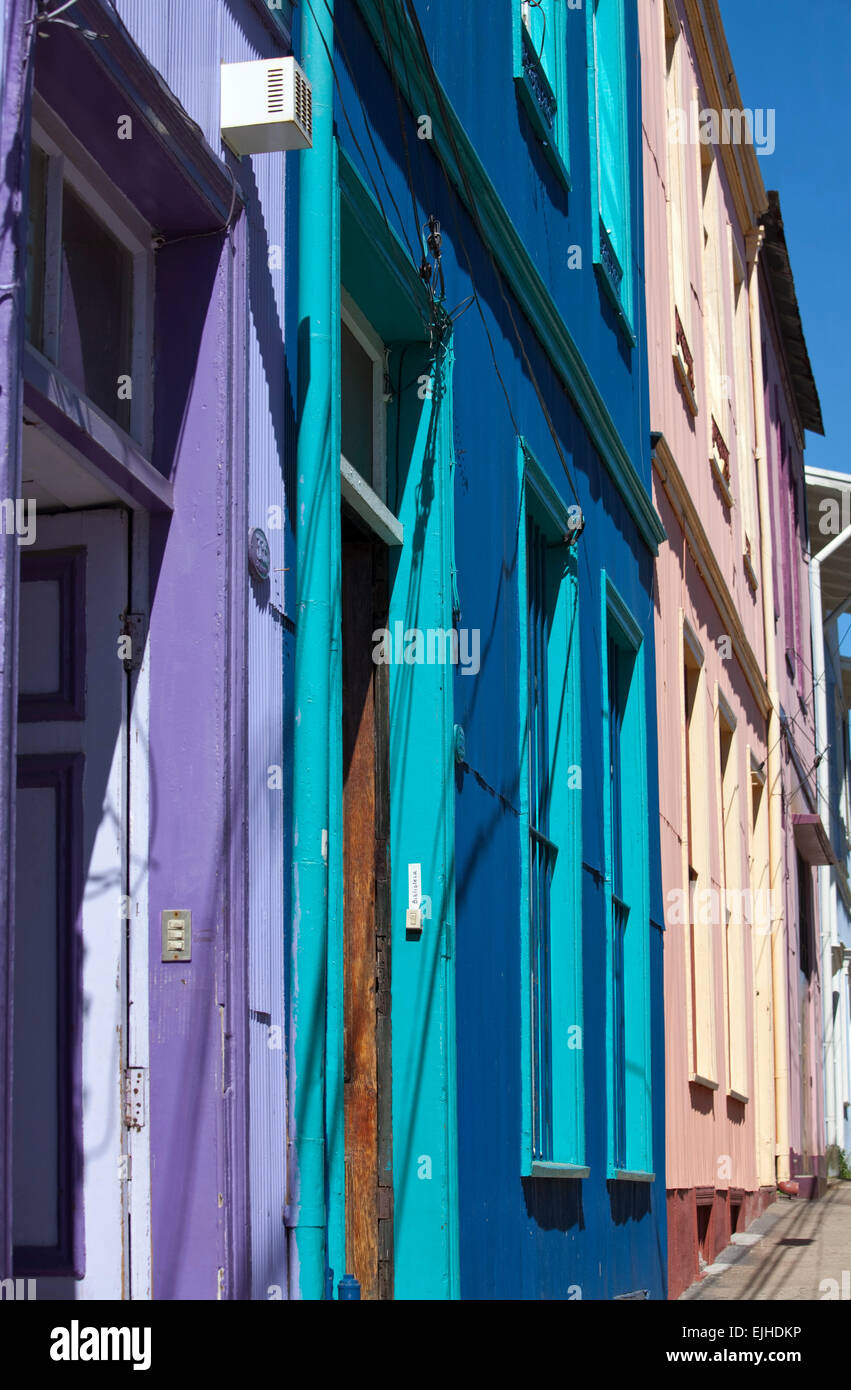 Reihe von bunten Häusern in Valparaiso, Chile Stockfoto