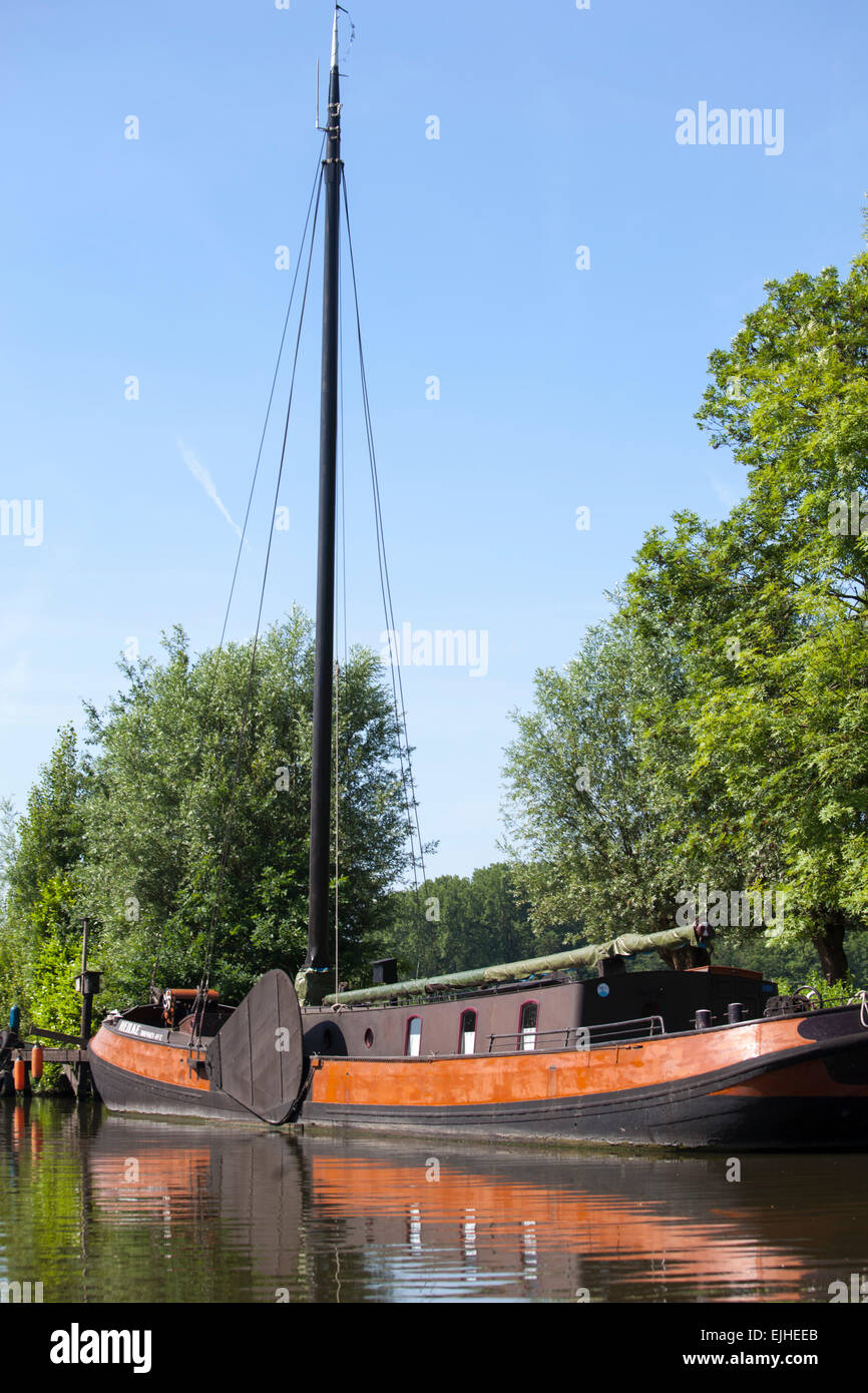 Boote auf dem Fluss Schelde in der Nähe von Gent, Belgien Stockfoto