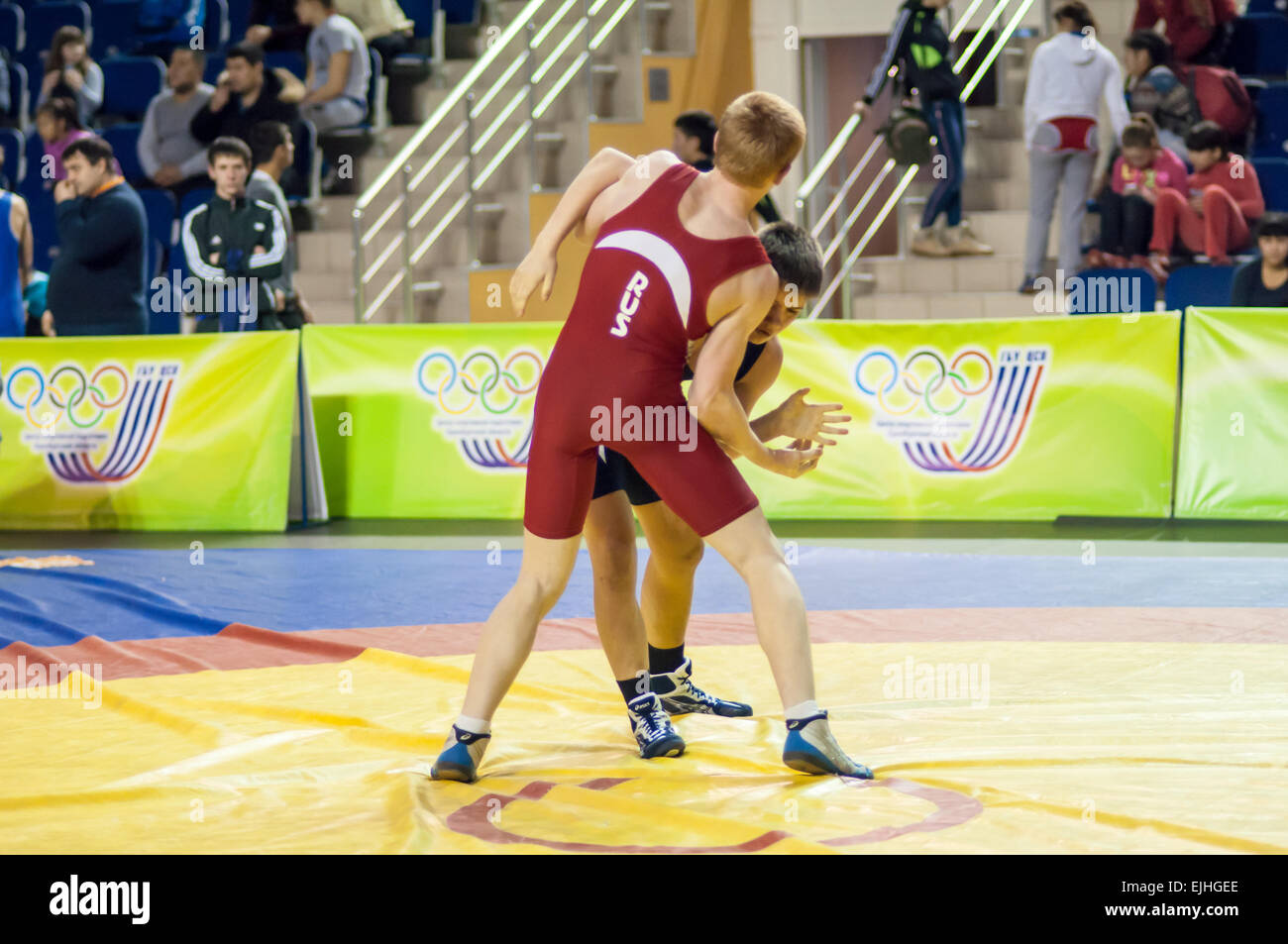 Boys Ringen Teen boys wrestling -Fotos und -Bildmaterial in hoher Auflösung – Alamy