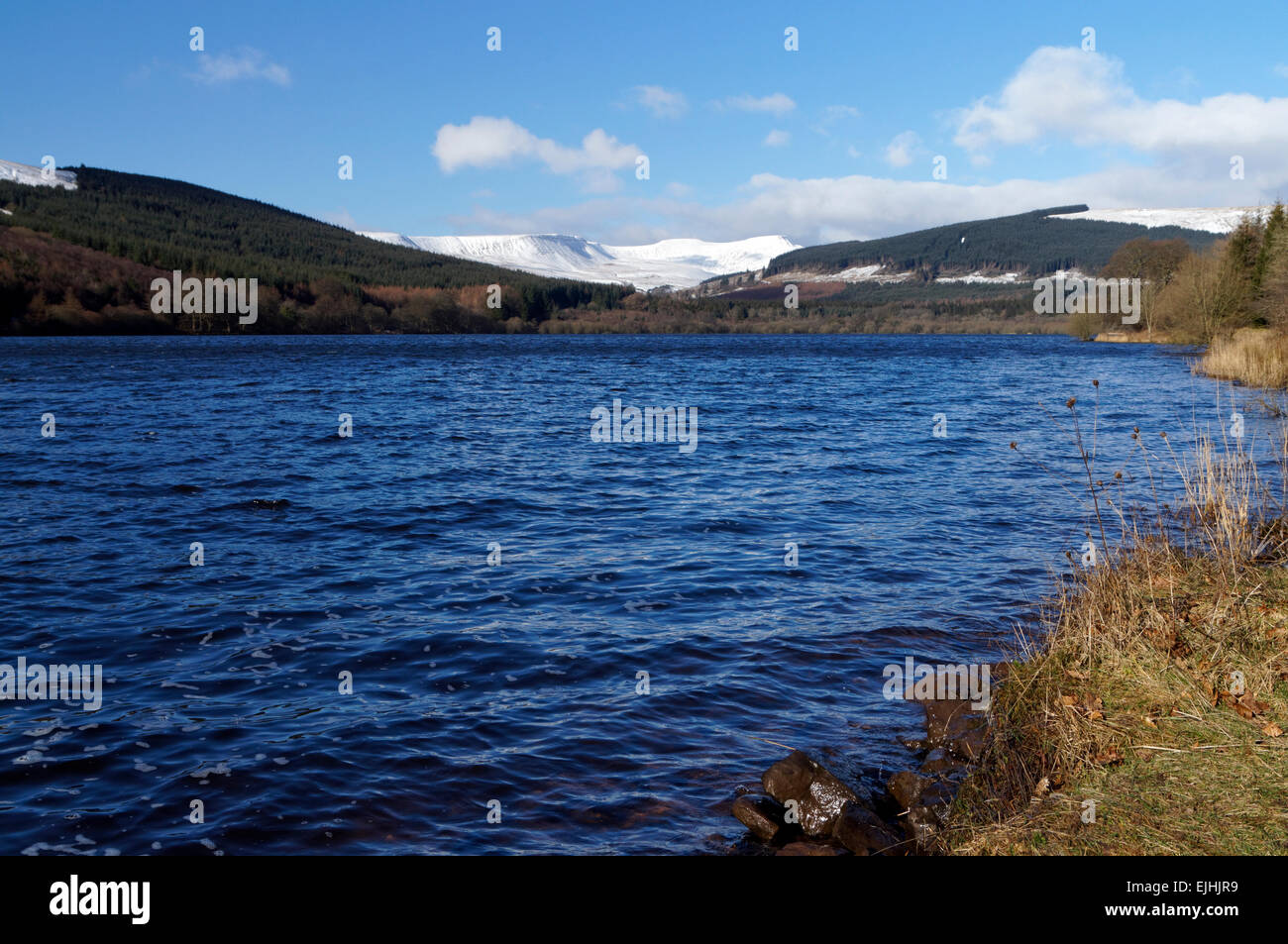 Pentwyn Reservoir und Brecon Beacons, Brecon Beacons National Park, Powys, Wales, UK. Stockfoto