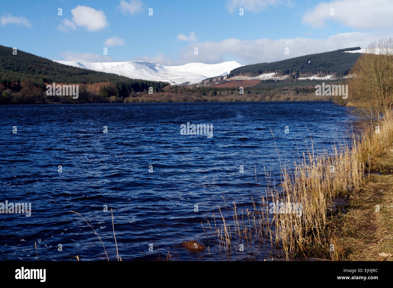 Pentwyn Reservoir und Brecon Beacons, Brecon Beacons National Park, Powys, Wales, UK. Stockfoto