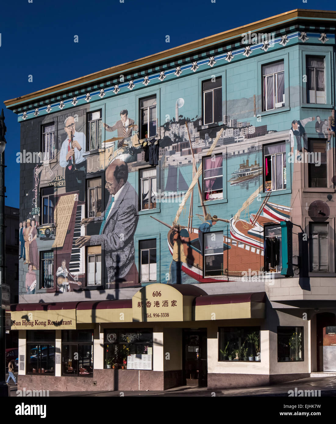 Chinesisches Wandbild auf Seite des Gebäudes, San Francisco, Kalifornien, USA Stockfoto