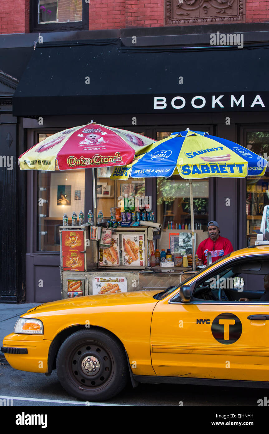 Yellow Cab an Hot-Dog stand, New York City, USA Stockfoto