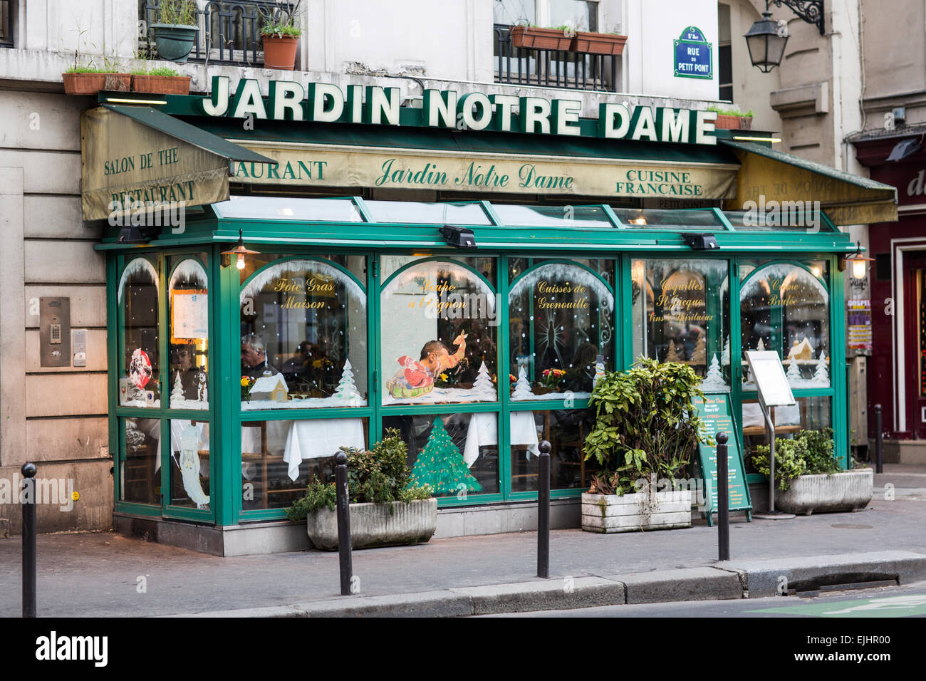 Freiluft-Café-Restaurant in Paris, Frankreich Stockfoto