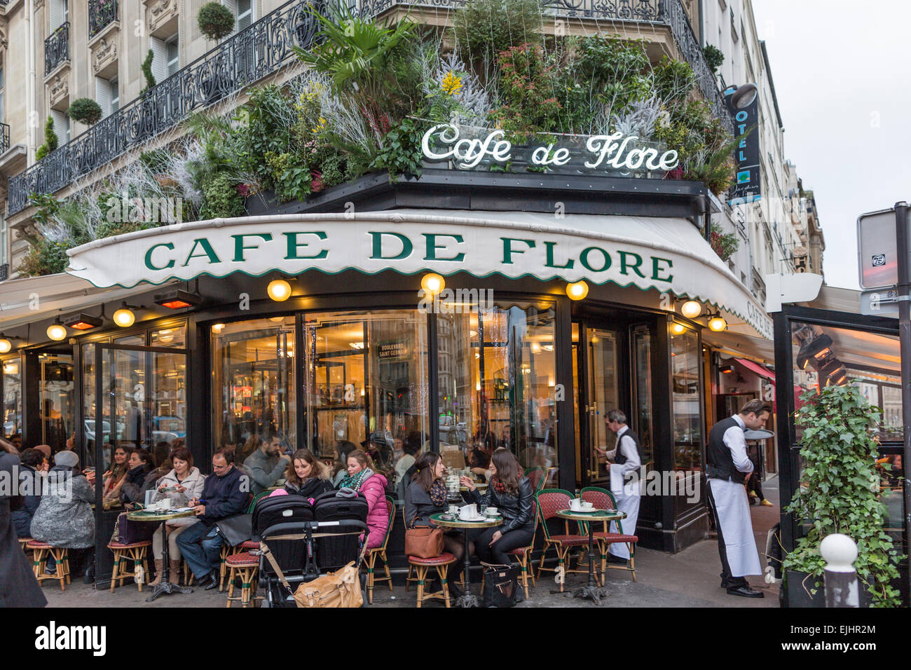 Cafe de Flore Exterieur, Paris, Frankreich Stockfoto