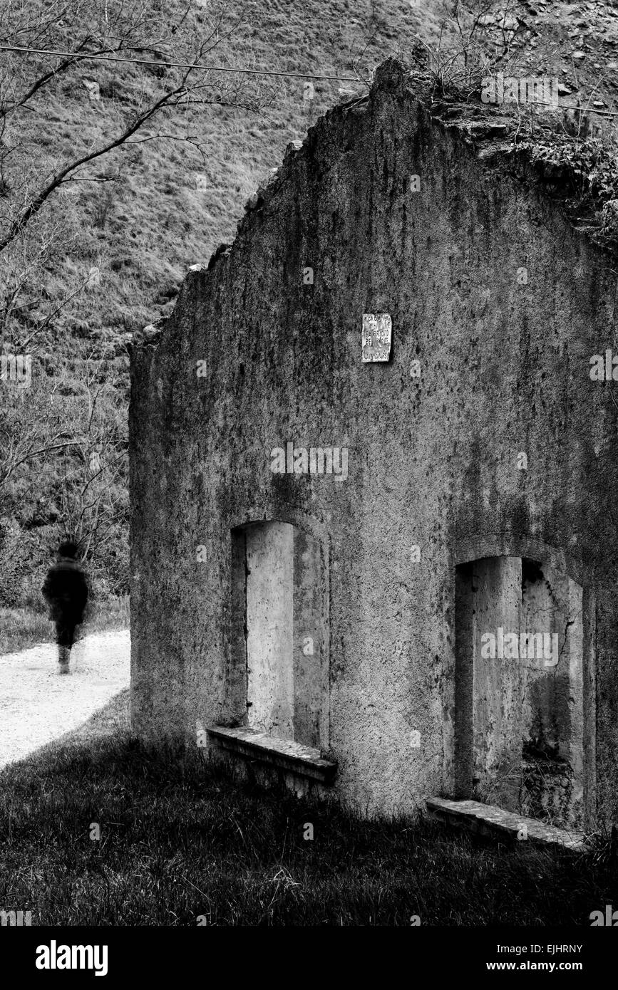 Überreste einer Papierfabrik in Toscolano Maderno, Italien. Stockfoto