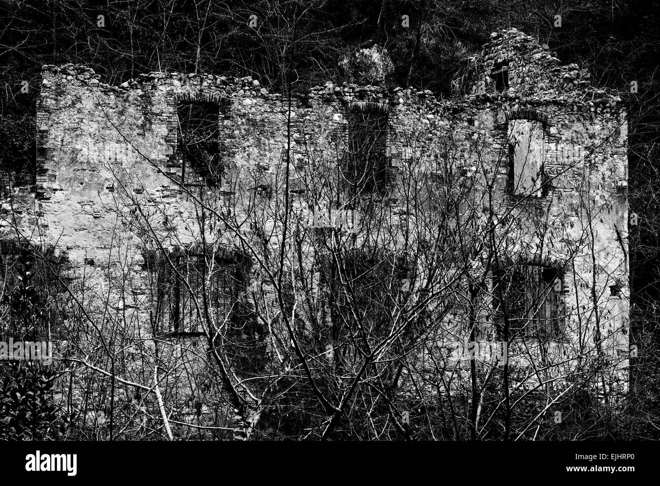 Überreste einer Papierfabrik in Toscolano Maderno, Italien. Stockfoto
