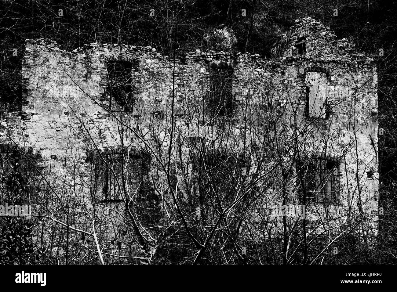 Überreste einer Papierfabrik in Toscolano Maderno, Italien. Stockfoto
