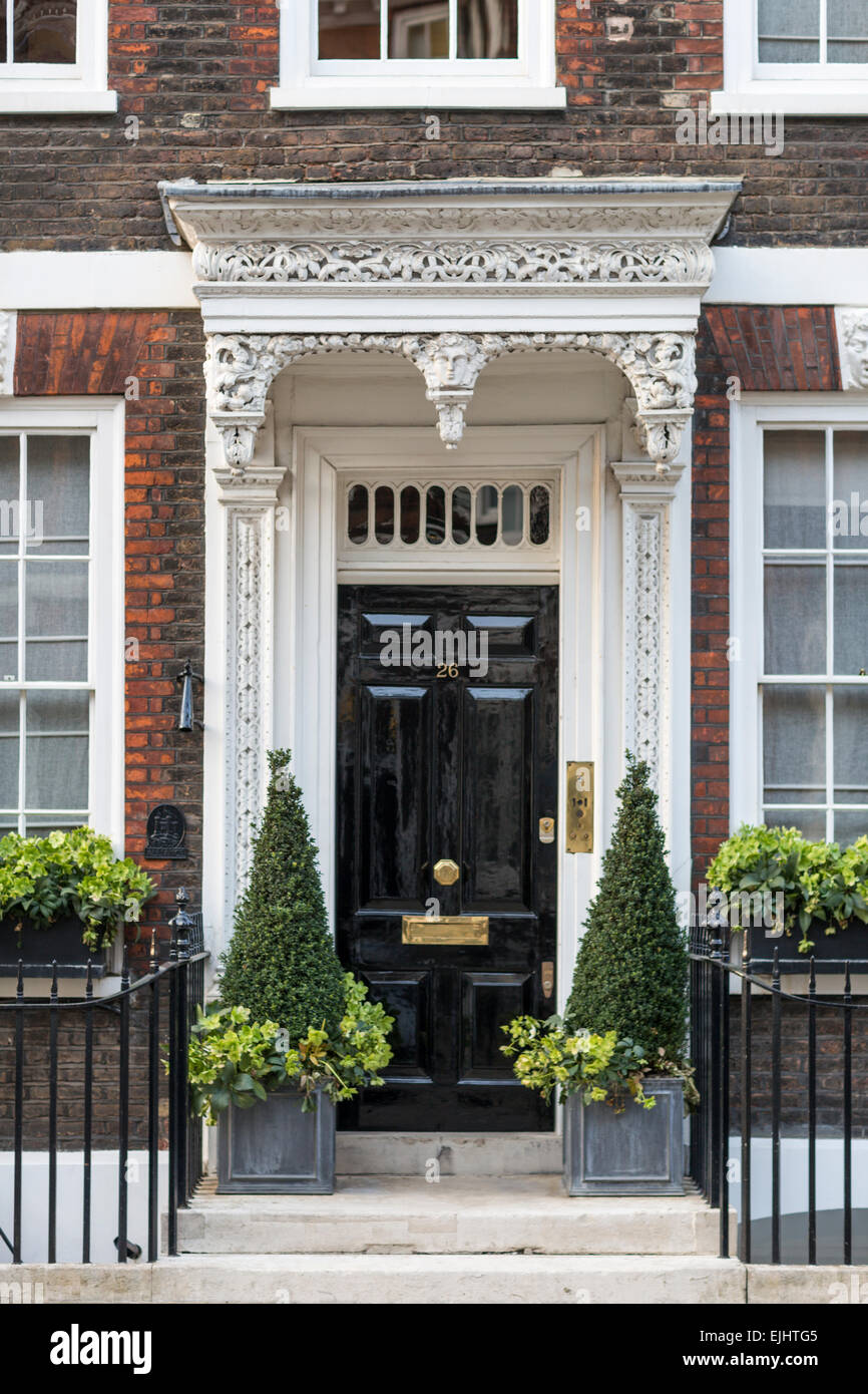 Schöne Tür und Eingang, Queen Anne es Gate, London. England Stockfoto