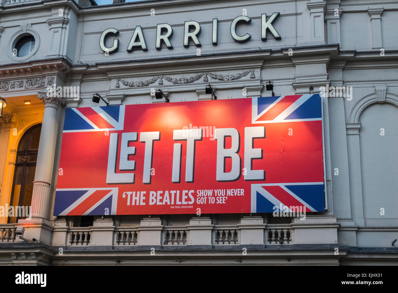 Londoner Garrick Theatre Werbetafel, Beatles, Let It Be. Stockfoto