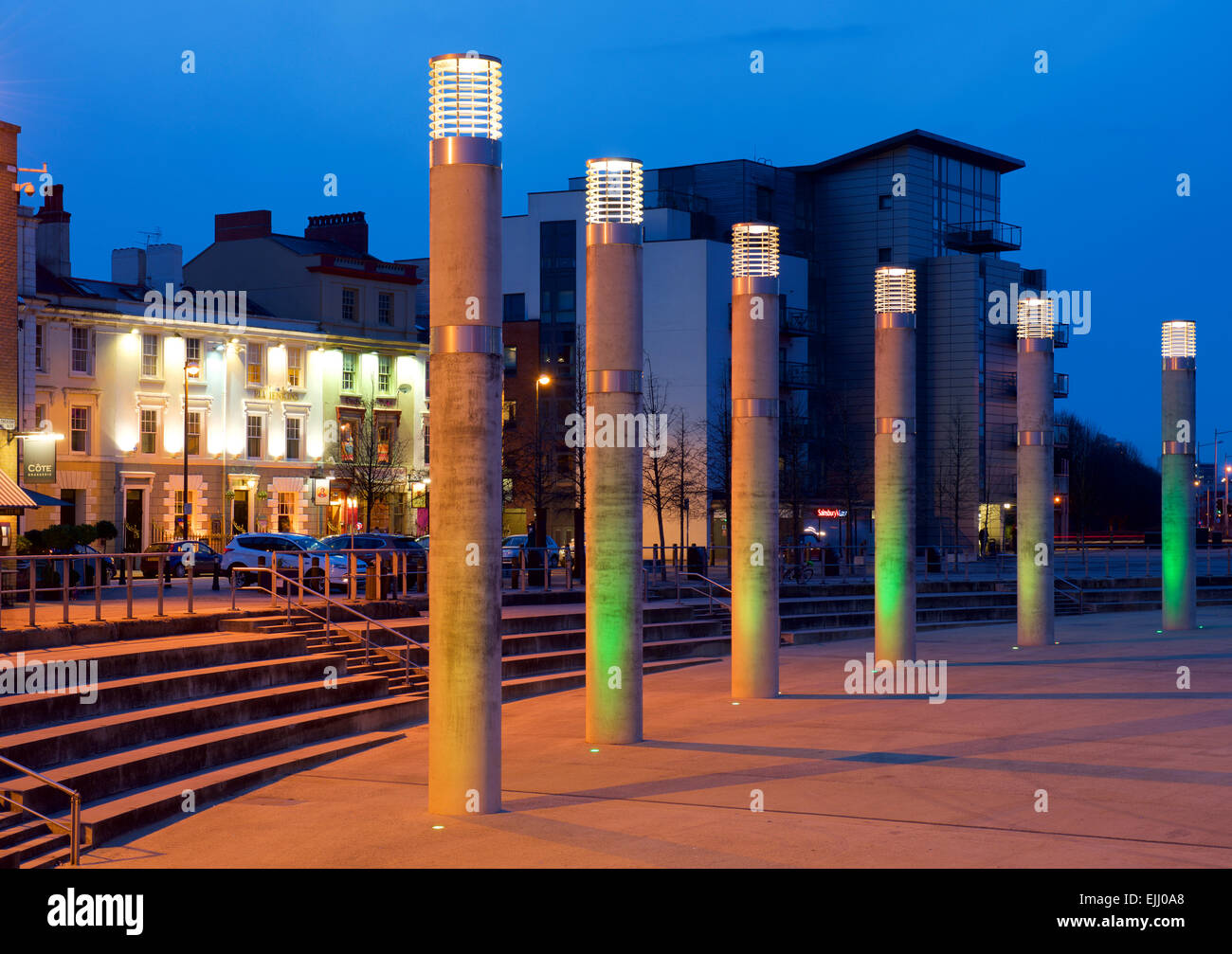 Beleuchtete Skulpturen an der Cardiff Bay, Wales UK Stockfoto