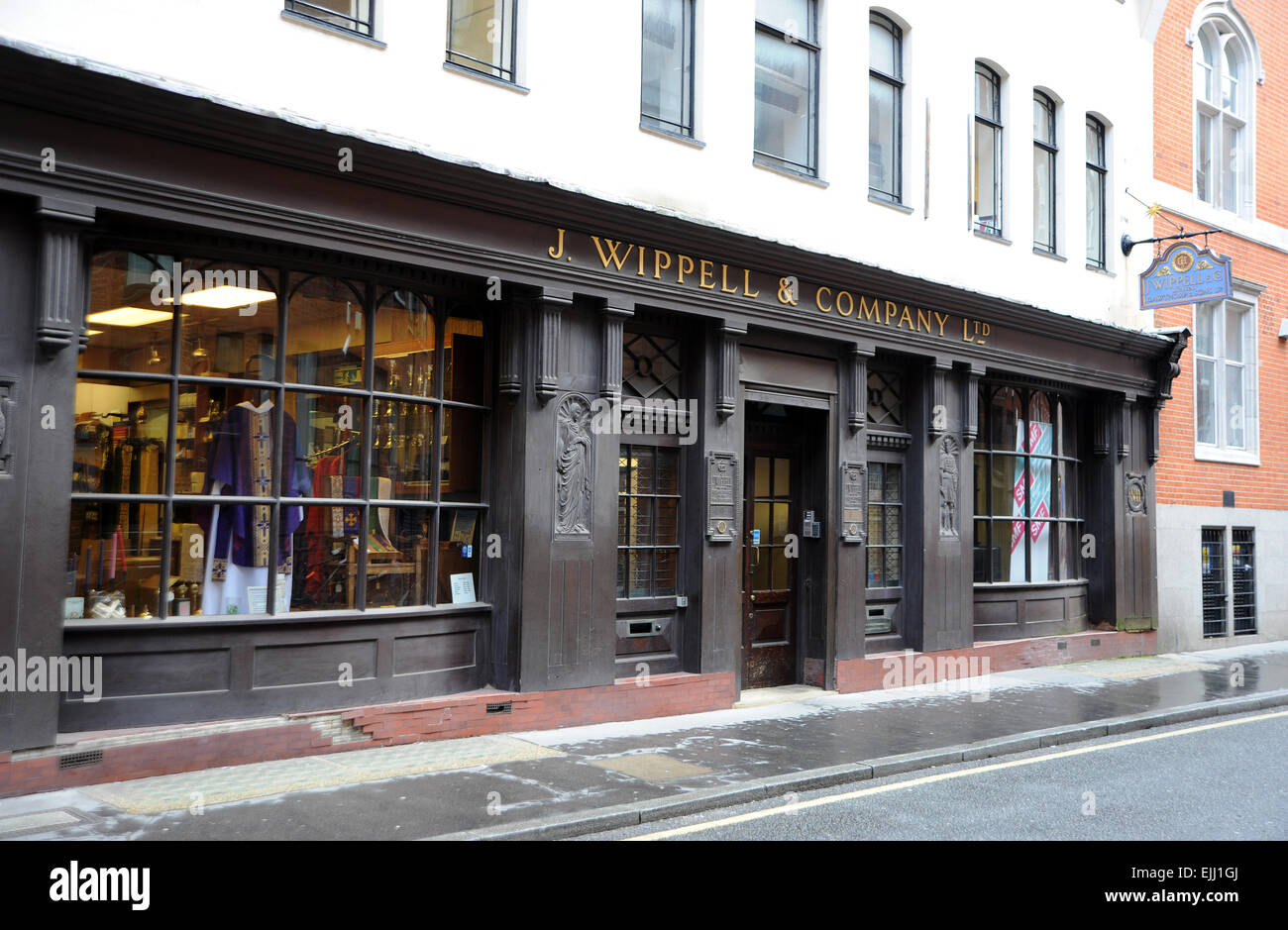 London-UK - Schneider J Wippell und Company Ltd in Westminster London UK, wo sie spezialisiert auf klerikale Kleidung, shop Stockfoto