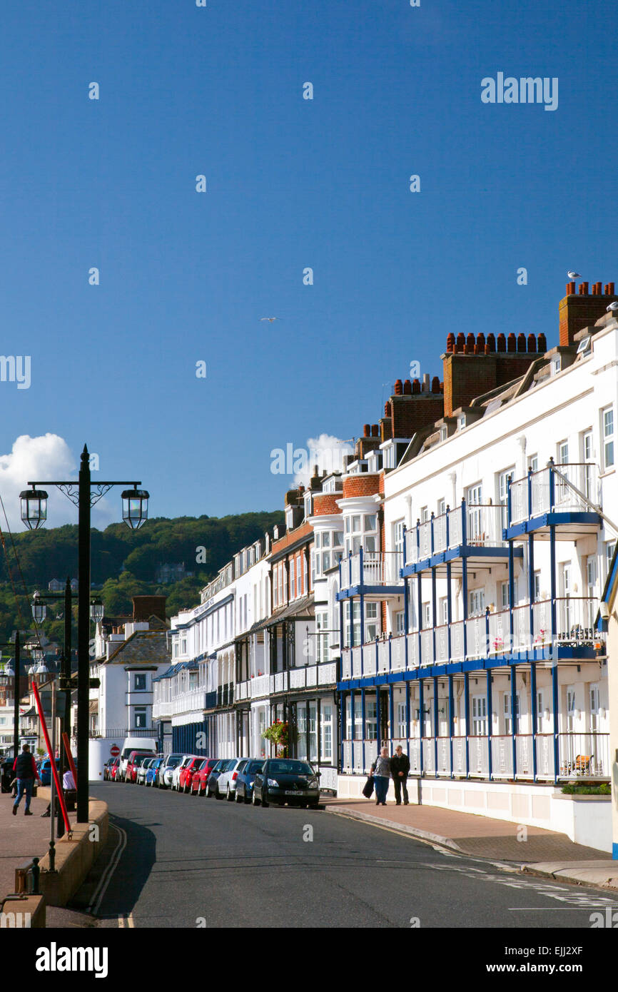 Eine Terrasse des Hotel im viktorianischen Stil Architektur an der Strandpromenade in Sidmouth, Devon, England, UK Stockfoto