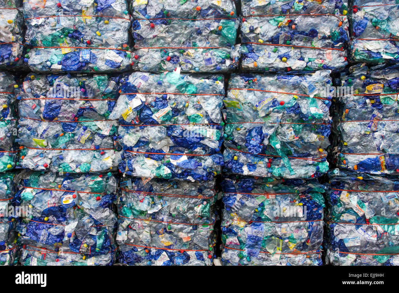 Komprimierte Plastikflaschen für Recycling Stockfoto