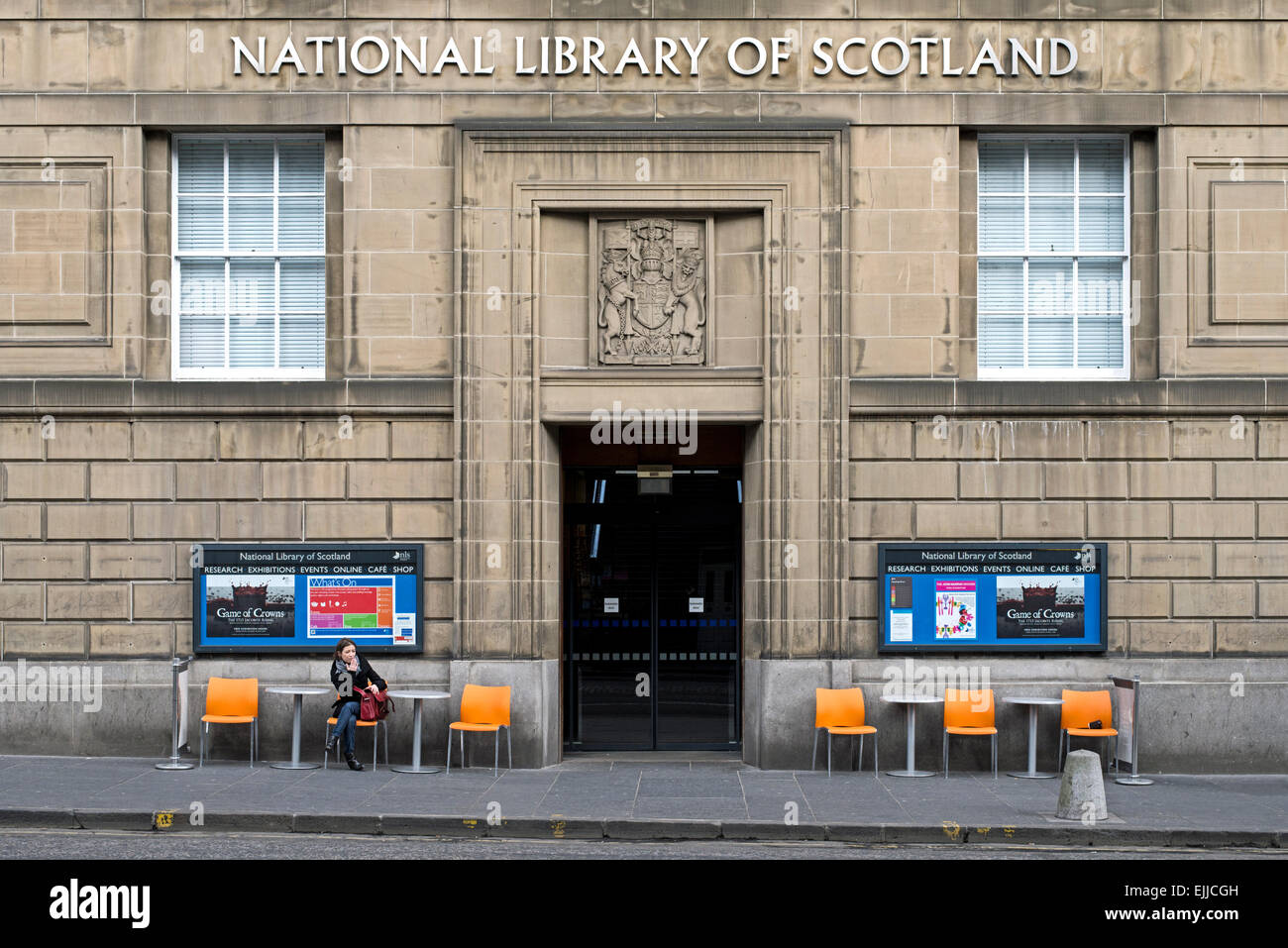 Der Eingang in die National Library of Scotland auf George IV Bridge in Edinburgh, Schottland, Großbritannien. Stockfoto