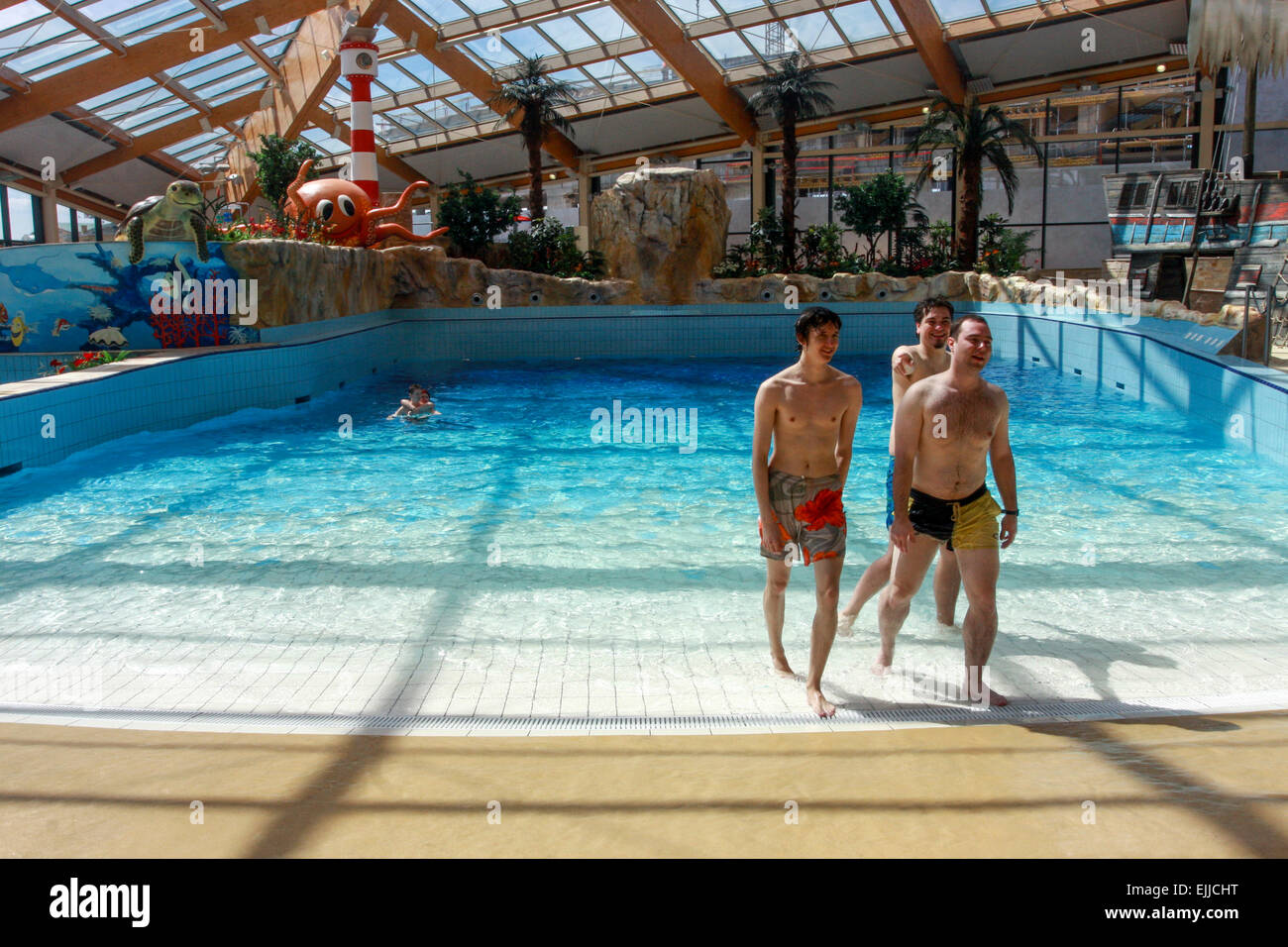 Aquapalace Prag Schwimmbad Cestlice, Aquapark - der größte Wasserpark der Tschechischen Republik Stockfoto