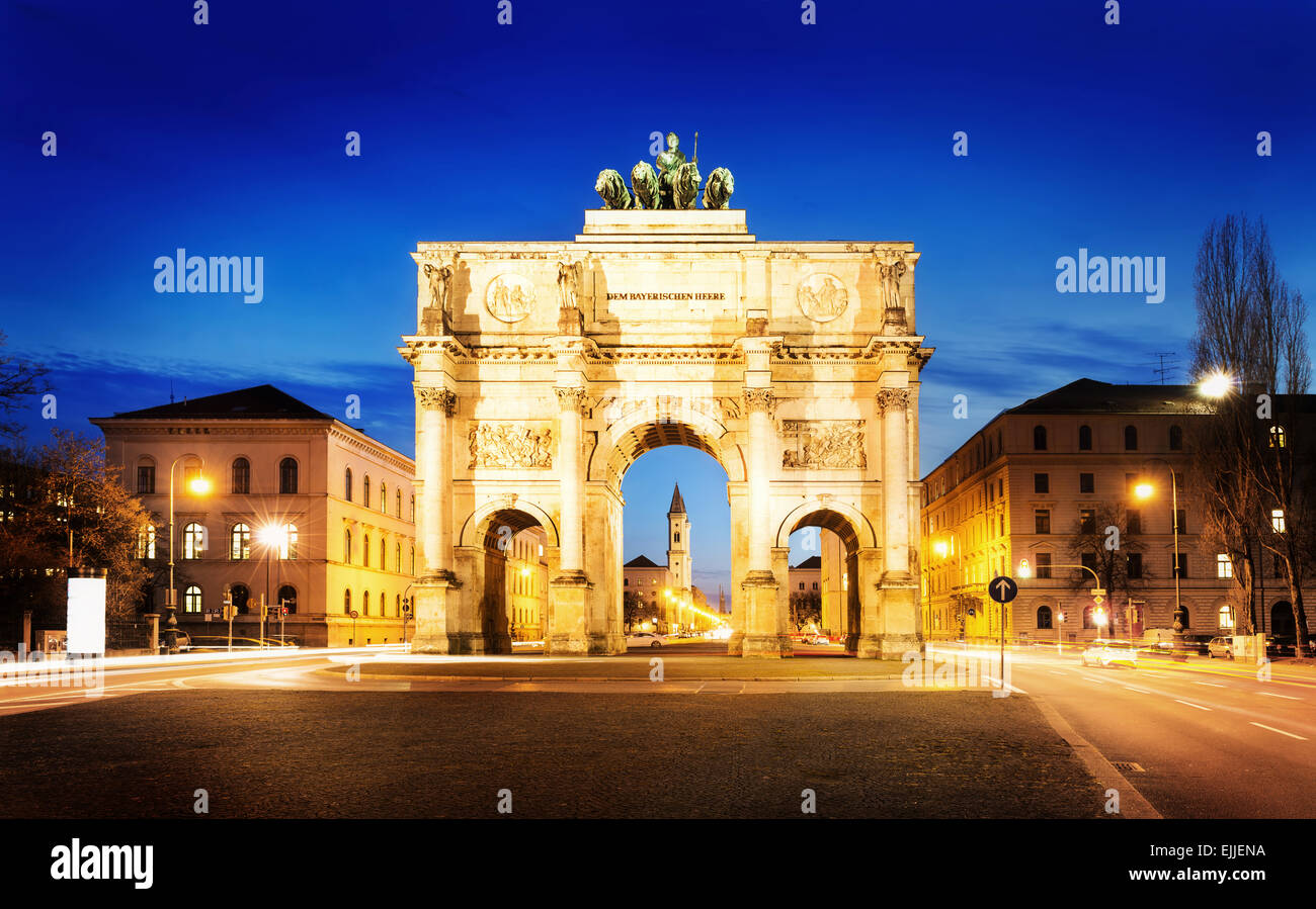 Das Siegestor (Englisch: Triumphbogen) in München, Bayern Stockfoto