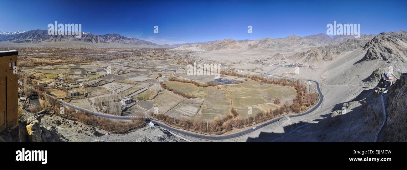 Malerischen Panoramablick aus dem Thikse Kloster in Ladakh, Indien Stockfoto