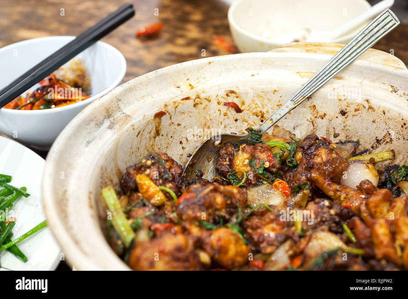 Huhn in einem Topf serviert in einem der Hong Kong viele gekochtes Essen Zentren Stockfoto