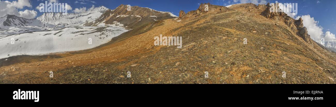 Malerische Panorama mit Bergführer im Dolpo Region im Himalaya, Nepal Stockfoto