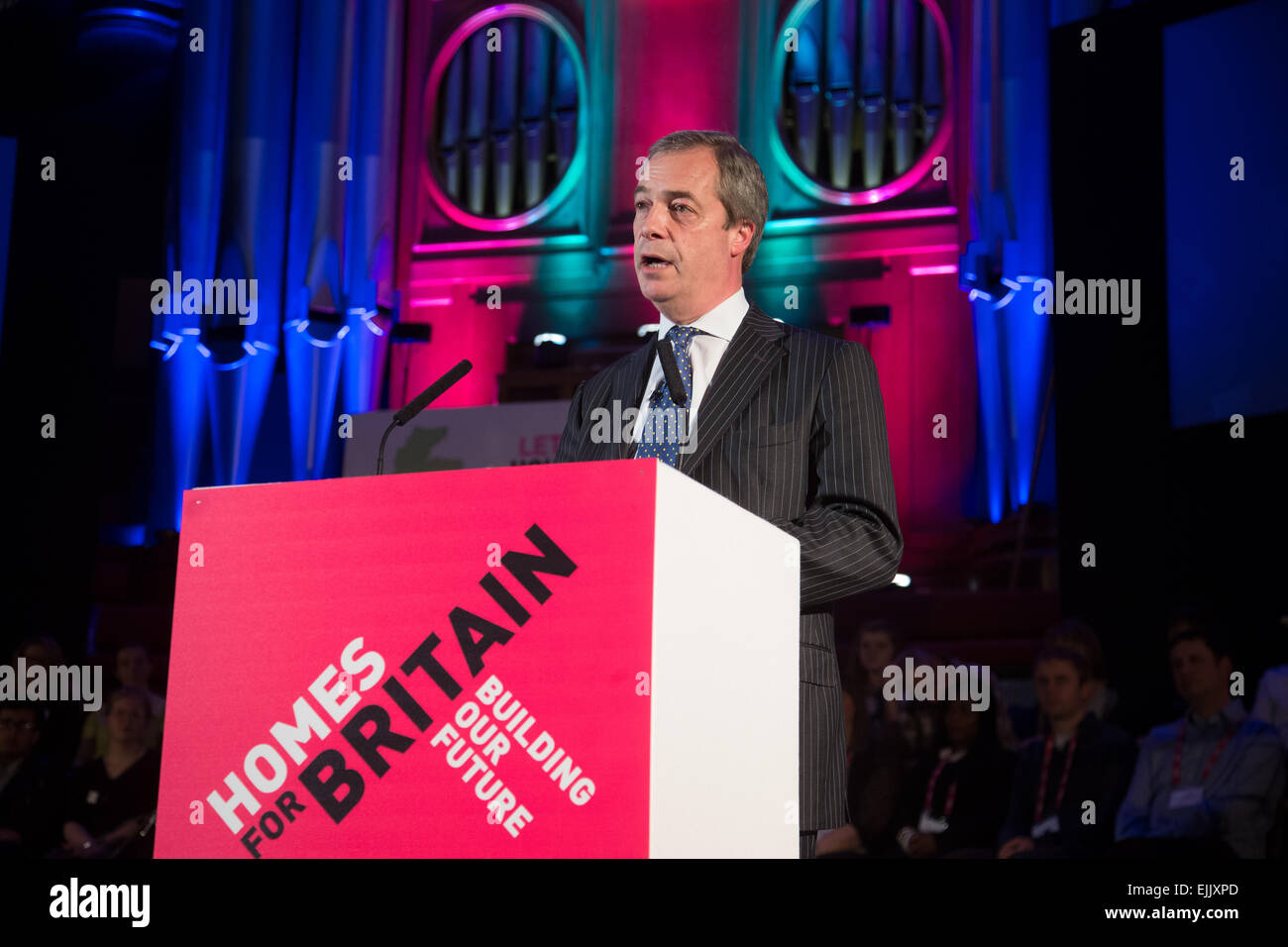 Nigel Farage, der UKIP Führer, spricht auf einer Konferenz in Westminster Central Hall über den Bau neuer Häuser Stockfoto