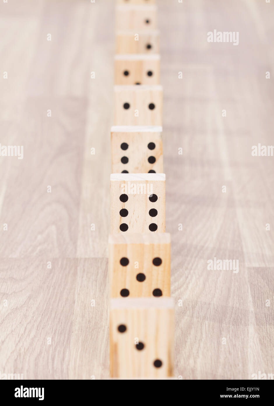 Domino Ziegelzeile Stockfoto