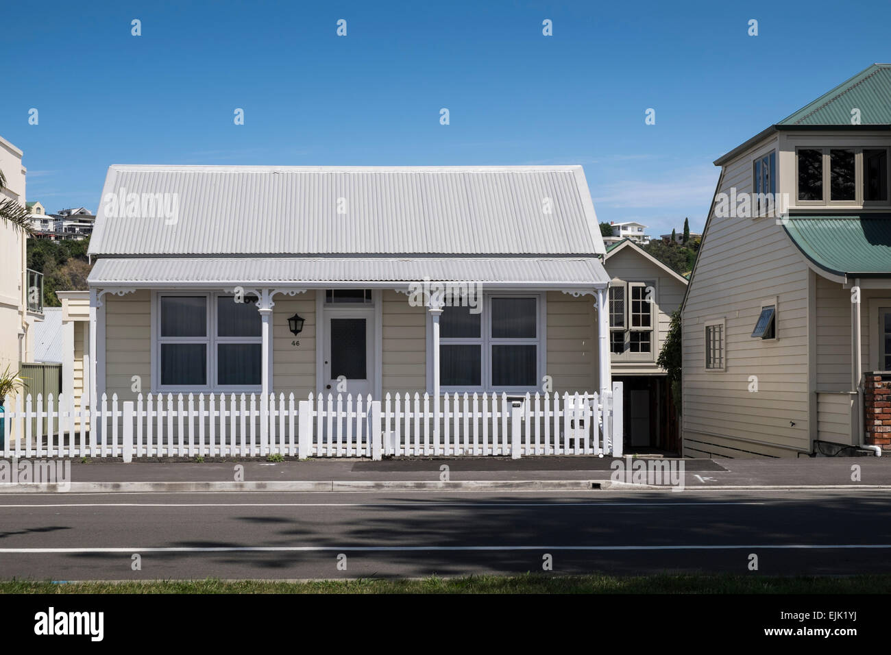 Typische kleine Bungalow Haus am Stadtrand von Napier, Neuseeland. Stockfoto